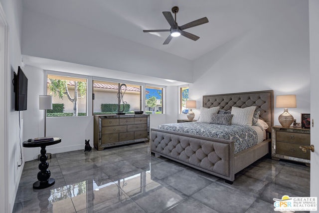 Image 20 of 33 For 186 Kavenish Drive