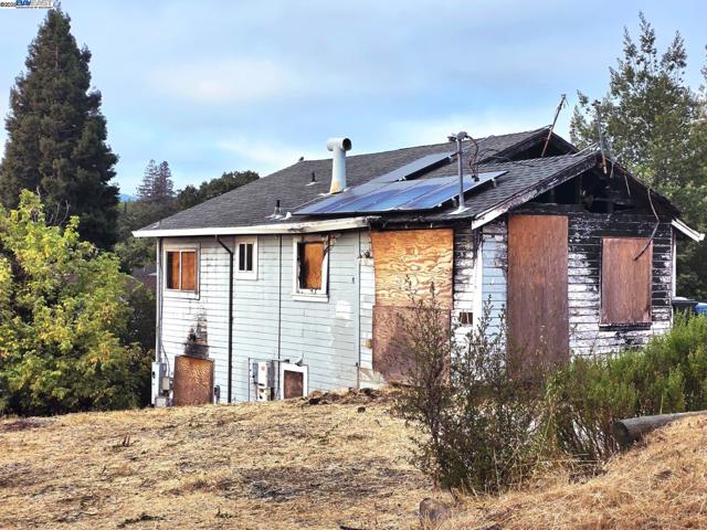 2315 Wayne St, Martinez CA: https://media.crmls.org/mediaz/10898e93-db2b-418f-9134-9ae2ef287342.jpg