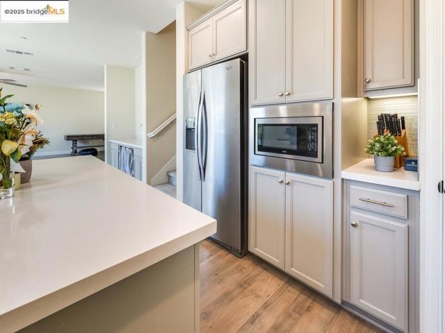 270 Guthrie Lane, Brentwood CA: https://media.crmls.org/mediaz/108a4d65-c74e-48df-b7d4-1a9098496412.jpg