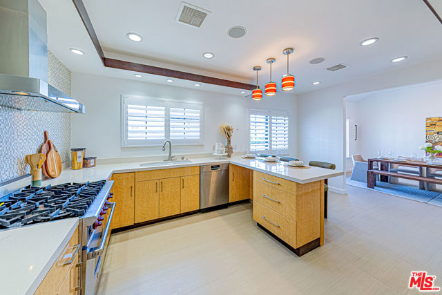 10611 Ashton Avenue, Los Angeles CA: https://media.crmls.org/mediaz/108ab3e2-beae-4091-a63f-1ce55a95f872.jpg
