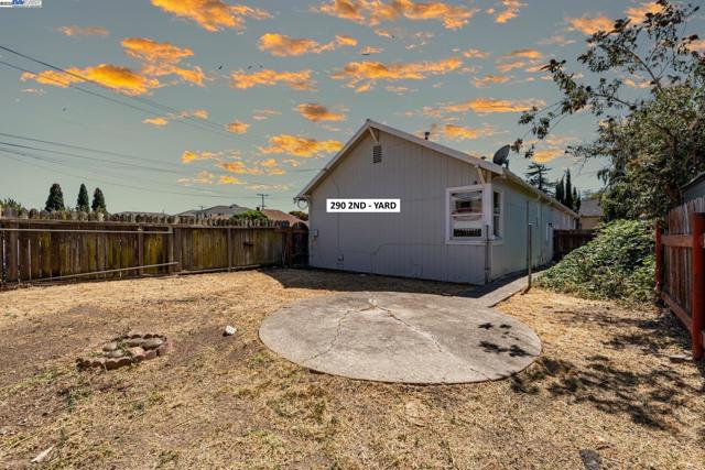290 2Nd Ave, San Leandro CA: https://media.crmls.org/mediaz/108af6dc-ef81-4ed8-8e3e-6f23700a811c.jpg
