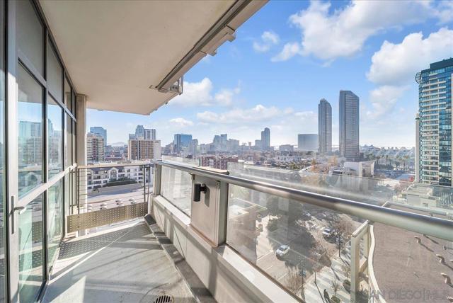 645 Front St, San Diego CA: https://media.crmls.org/mediaz/108b0e65-90af-4db2-95e1-b10601f2f8e1.jpg
