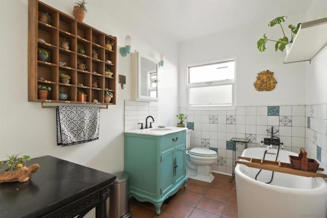 1032 Alberta Pl, San Diego CA: https://media.crmls.org/mediaz/108b3eec-7f45-41a7-b283-950222e5098b.jpg