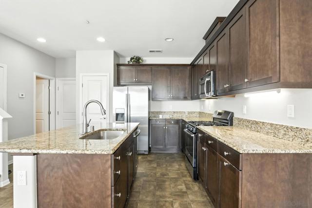 1795 Saltaire Pl Unit 27, San Diego CA: https://media.crmls.org/mediaz/108b8139-681a-4bc6-abbb-794b9661f2a7.jpg