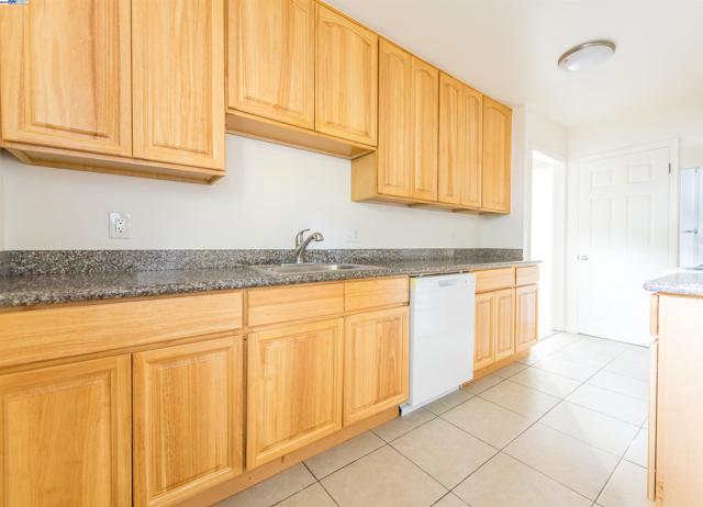1815 Fairview St, Berkeley CA: https://media.crmls.org/mediaz/108b8483-496f-4952-a9d4-a3493827d8cb.jpg