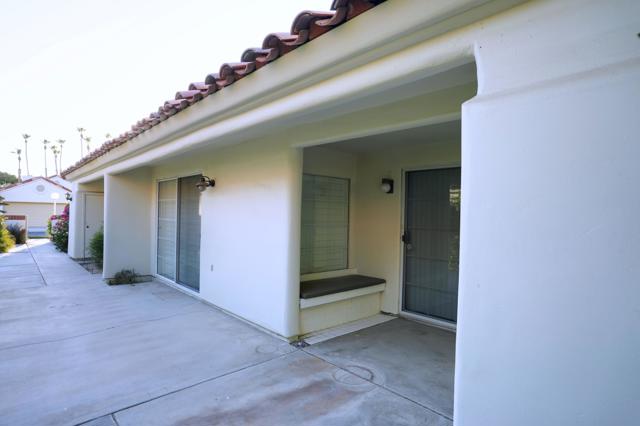 43902 Via Palma, Palm Desert CA: https://media.crmls.org/mediaz/108ba51b-7d17-495f-becf-d402ee795da7.jpg