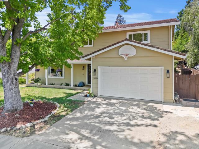 7606 Desertwood Ln, Pleasanton CA: https://media.crmls.org/mediaz/108bae72-8993-45f5-a4f3-ace9d53d7ea6.jpg