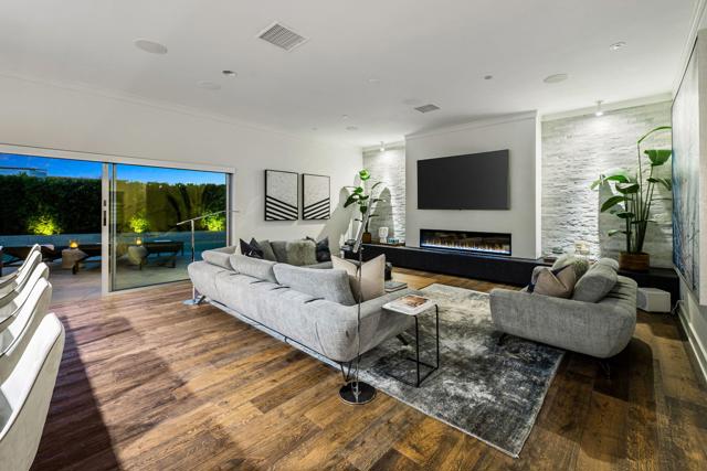 1047 Hunter Drive, Palm Springs CA: https://media.crmls.org/mediaz/108bca34-2512-4e31-b3b4-68e55fb3bef0.jpg