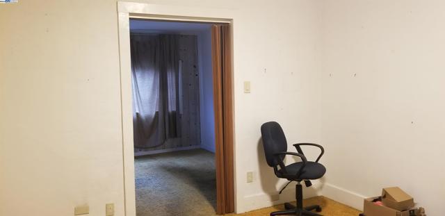 6939 Fresno St, Oakland CA: https://media.crmls.org/mediaz/108be496-ce95-4019-812a-0273e2c7b41b.jpg