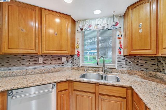 46762 Winema Cmn, Fremont CA: https://media.crmls.org/mediaz/108bf4f7-d113-4ef5-8eba-08a88535b734.jpg