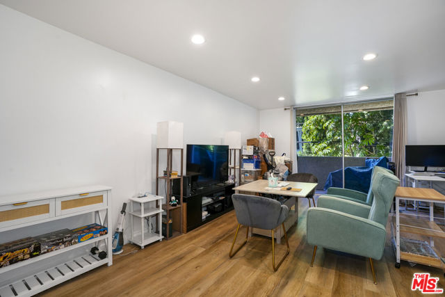 1 Bed Home for Sale in Los Angeles, California