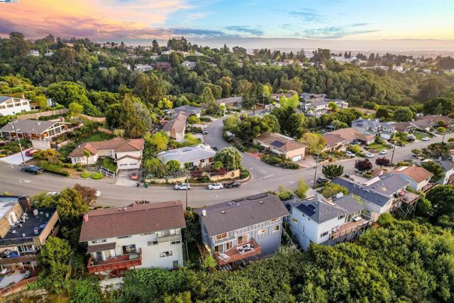 3218 Oakes Dr, Hayward CA: https://media.crmls.org/mediaz/108c215b-2070-4e64-82be-f84551c7262f.jpg