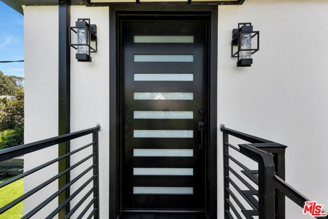 418 N Bowling Green Way, Los Angeles CA: https://media.crmls.org/mediaz/108d7fcc-9fac-40ec-bf00-5c9c4ec8b7be.jpg