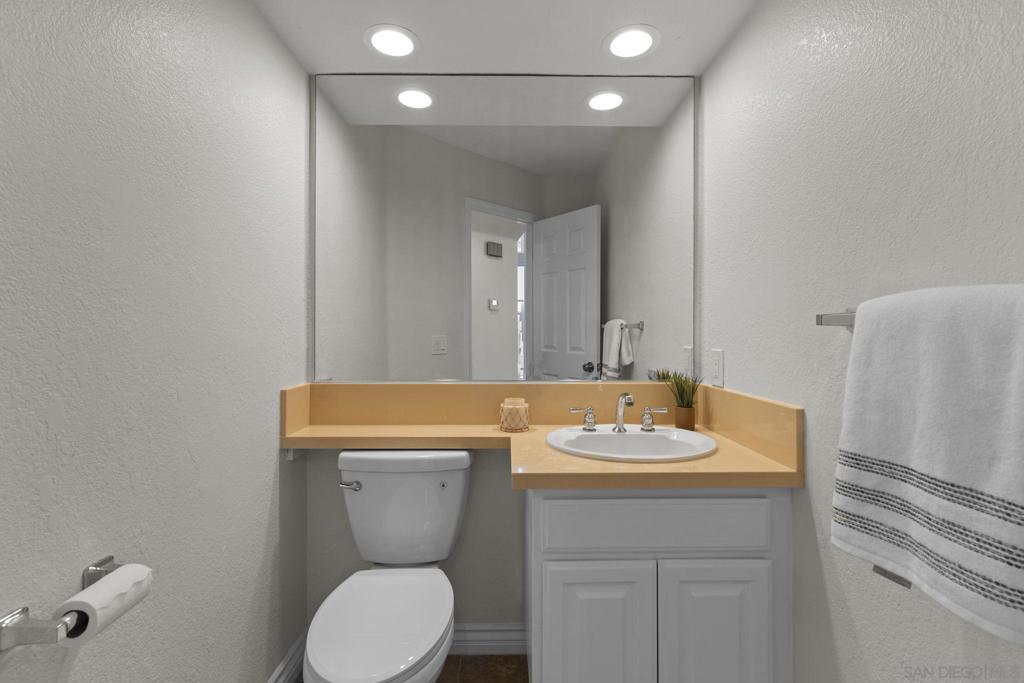 MLS #250033731SD img 25