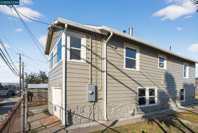 335 Chesley Avenue, Richmond CA: https://media.crmls.org/mediaz/108e16b2-86c4-4be2-a09c-736e511985ae.jpg