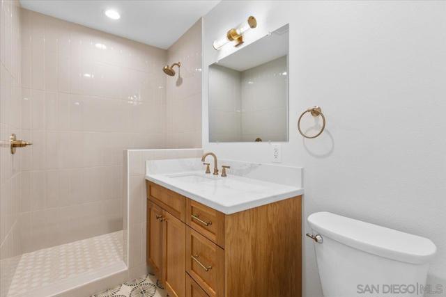 1211 California St, Imperial Beach CA: https://media.crmls.org/mediaz/108f745e-8828-425a-8218-2bcd3f890b8e.jpg
