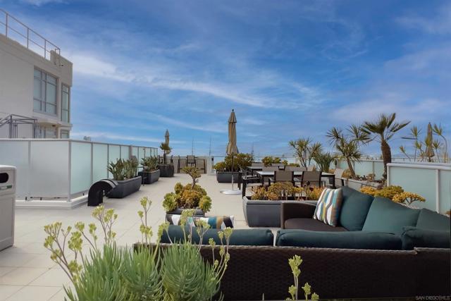 1431 Pacific Hwy, San Diego CA: https://media.crmls.org/mediaz/108f9b96-e146-4b44-a44e-171373458df3.jpg