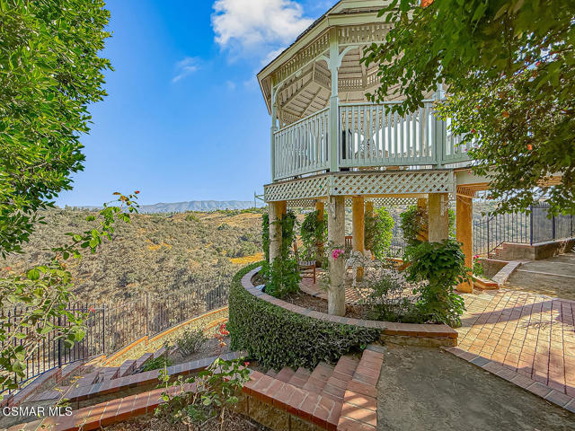 1832 Calle Salto, Thousand Oaks CA: https://media.crmls.org/mediaz/109007bc-8151-4f53-ab66-6dc5796cae65.jpg