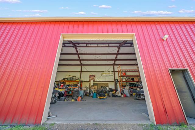 2464 Wynola Rd, Julian CA: https://media.crmls.org/mediaz/109035f6-7460-4cfe-8b67-a100edcf3ea8.jpg