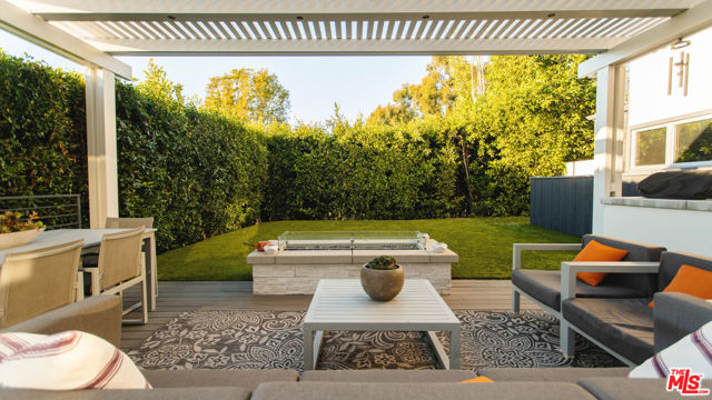 3631 SERRA Road, Malibu CA: https://media.crmls.org/mediaz/109058ff-0230-4c42-a90b-c80ff84ec969.jpg