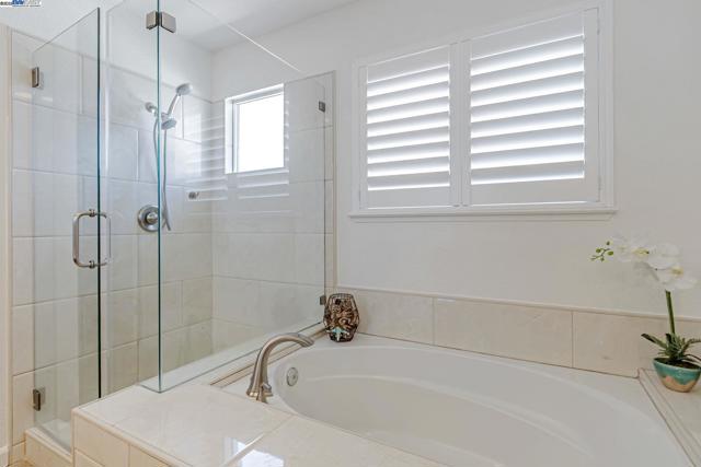 1657 Via Cortina, San Jose CA: https://media.crmls.org/mediaz/1090697e-bbba-4726-a700-db049ca0b868.jpg