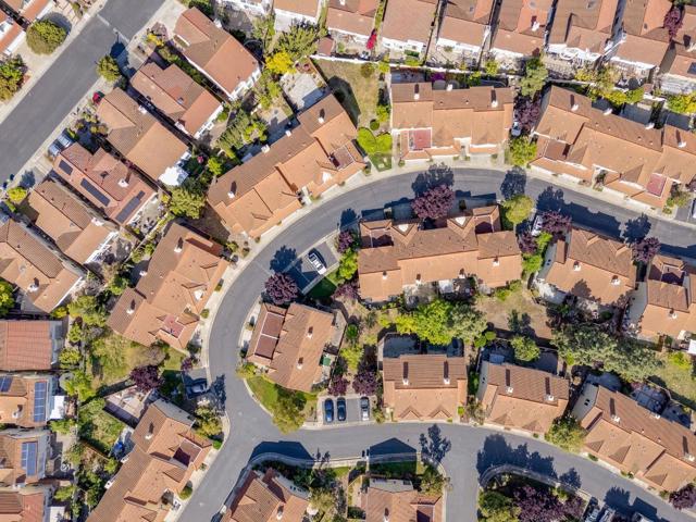 356 Meadowhaven Way, Milpitas CA: https://media.crmls.org/mediaz/1090a1a8-9403-4d36-bd52-3968a114079c.jpg