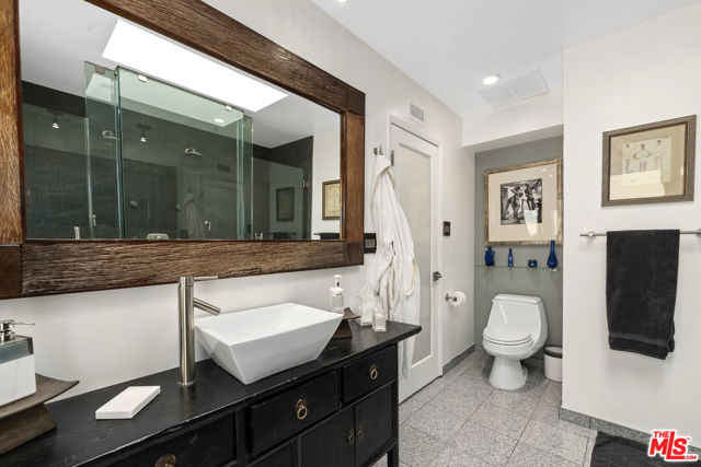 8670 Allenwood Road, Los Angeles CA: https://media.crmls.org/mediaz/1090c0b4-8eab-41bf-aecc-33e10b14dba2.jpg