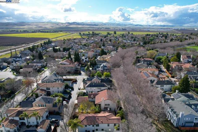 2744 Redbridge Rd, Tracy CA: https://media.crmls.org/mediaz/1090ff46-6365-4d8a-802f-01a6697e4f05.jpg