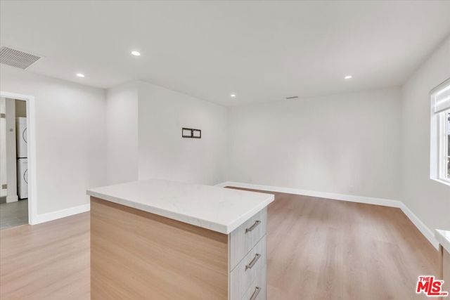6915 Encino Avenue, Van Nuys CA: https://media.crmls.org/mediaz/1090ffc9-449c-45cf-b903-fd1164bc109a.jpg
