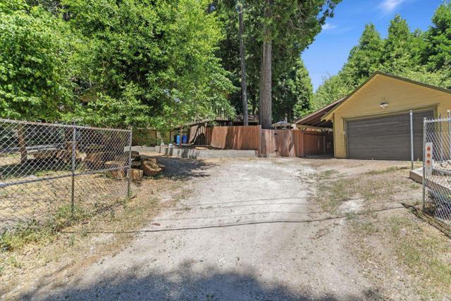 Detail Gallery Image 3 of 38 For 1148 Saturn Way, Crestline,  CA 92325 - 3 Beds | 2 Baths