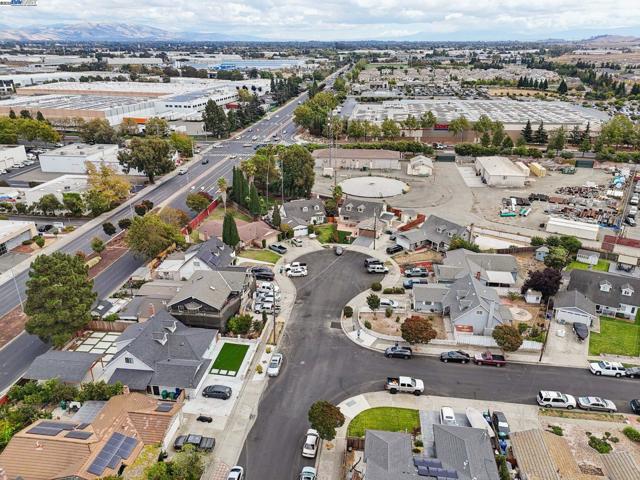 28399 Cubberley Ct, Hayward CA: https://media.crmls.org/mediaz/109384cb-86d7-4cc2-93b0-76ffbc37290b.jpg