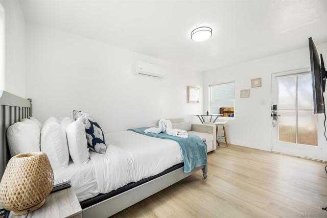 1817 19 Sunset Cliffs Blvd, San Diego CA: https://media.crmls.org/mediaz/10941c0a-e654-48c9-a121-d485c011c8cd.jpg