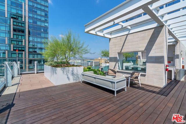 877 Francisco Street, Los Angeles CA: https://media.crmls.org/mediaz/10945598-0a44-4e1c-8168-0b4b6595ead0.jpg