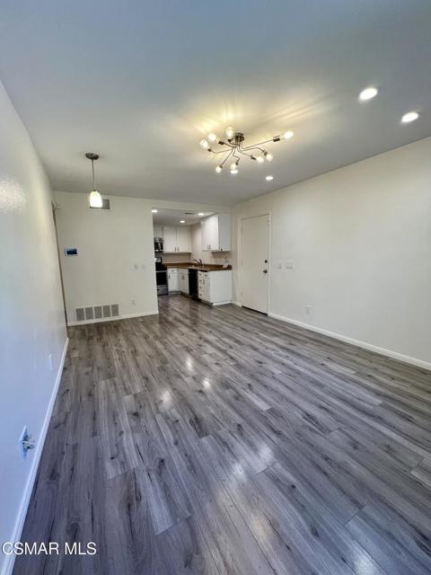 1342 Hillcrest Drive, Thousand Oaks CA: https://media.crmls.org/mediaz/1094b1cf-b913-4940-ab56-d2d21ab46ae5.jpg