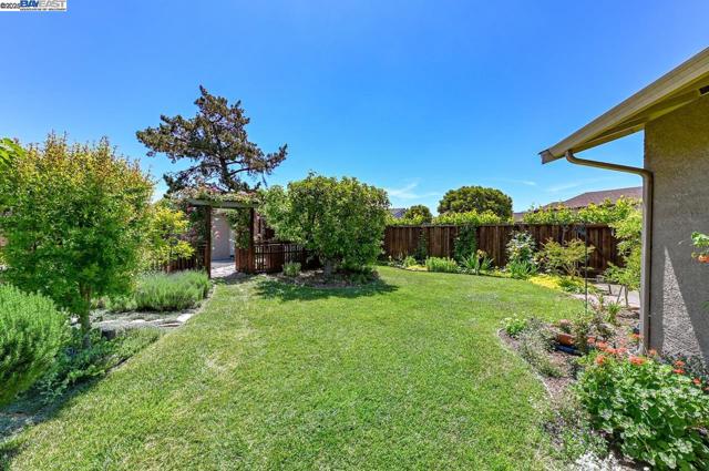 6701 Taffy Ct, Pleasanton CA: https://media.crmls.org/mediaz/1094cb26-415a-45a4-8ef9-0f3fa654ebbc.jpg