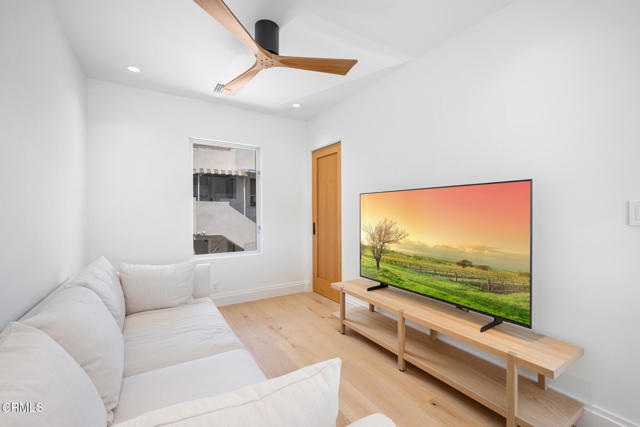 1932 1/4 Hillhurst Avenue, Los Angeles CA: https://media.crmls.org/mediaz/10952204-1a43-4deb-8bbc-bafba5b4c12f.jpg