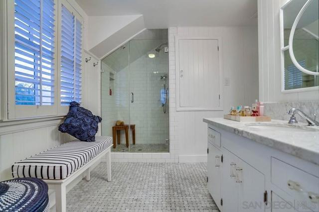 75 Corinthian Walk, Long Beach CA: https://media.crmls.org/mediaz/109531dd-83d9-4a42-9c9b-6d160701e4c7.jpg