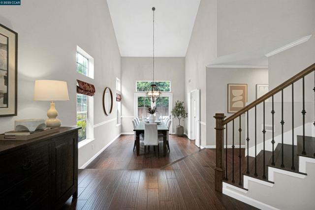 405 Triomphe Ct, Danville CA: https://media.crmls.org/mediaz/10962469-8c25-4b95-b67f-8a988b71359c.jpg