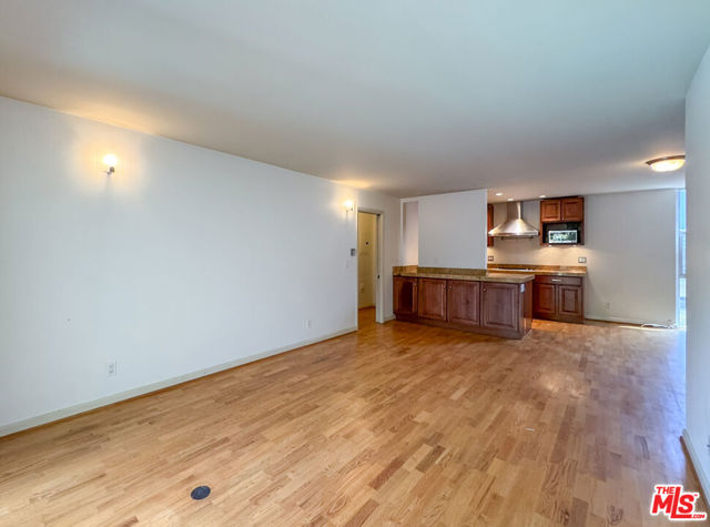 2311 4th Street, Santa Monica CA: https://media.crmls.org/mediaz/10963eb8-16ec-4f6a-8232-1388b9b5f9a2.jpg