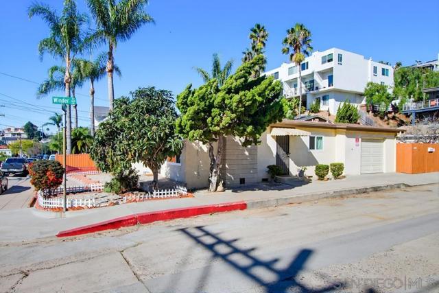 1654 LINWOOD, San Diego CA: https://media.crmls.org/mediaz/10966af4-8b0b-49d2-a4d5-baedbe0d0606.jpg