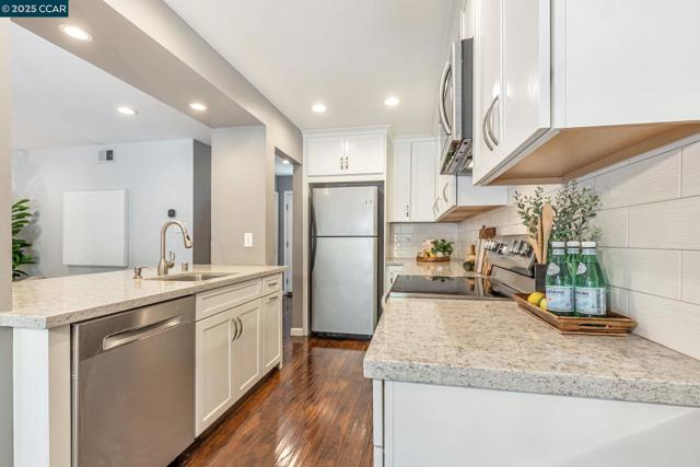 239 Ashley Cir, Danville CA: https://media.crmls.org/mediaz/1096ddaa-faed-4678-94de-db2b9cd5480b.jpg