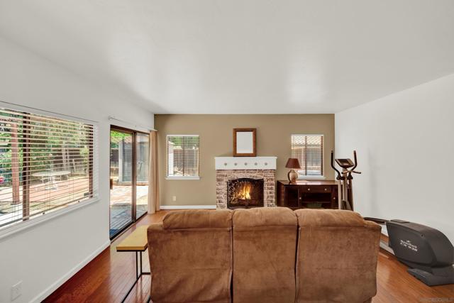 2010 Palsero Ave, Escondido CA: https://media.crmls.org/mediaz/10970c0d-9045-46f3-9545-5f6f5b45d67b.jpg