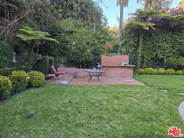 1481 Benedict Canyon Drive, Beverly Hills CA: https://media.crmls.org/mediaz/10978e6e-a2cf-4113-8f21-8dfbd3a31266.jpg