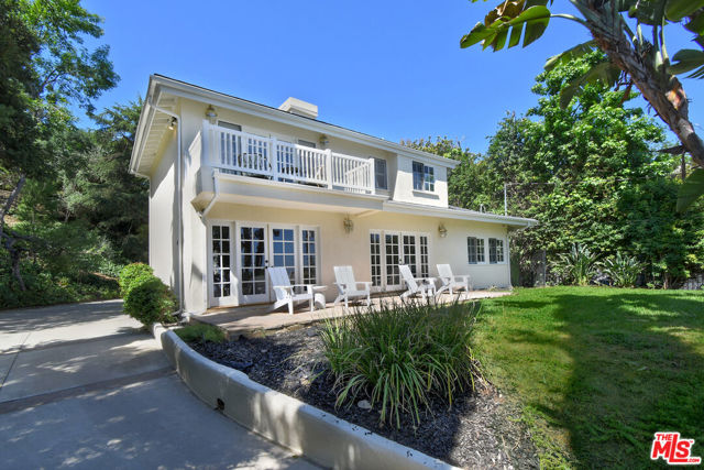 15474 Loom Place, Sherman Oaks CA: https://media.crmls.org/mediaz/1097c331-6fc1-4fa5-a2f9-4f5a71987d89.jpg