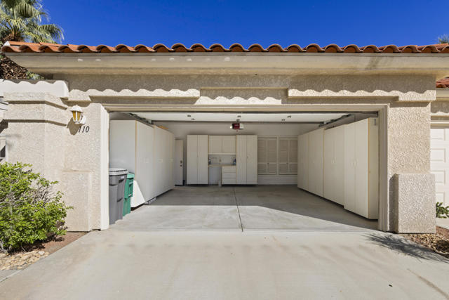 110 Celano Circle, Palm Desert CA: https://media.crmls.org/mediaz/1097d4d2-4cea-4d85-9697-196a31a9bc4d.jpg