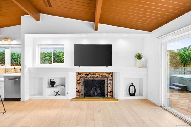 660 Cabrillo Ave, Coronado CA: https://media.crmls.org/mediaz/1098b1fe-3079-41ab-9915-1850fb721e19.jpg