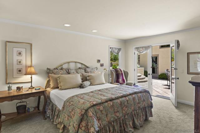 7207 Fairway Rd, La Jolla CA: https://media.crmls.org/mediaz/1098b472-36bc-4634-afdc-d22bada77ef0.jpg