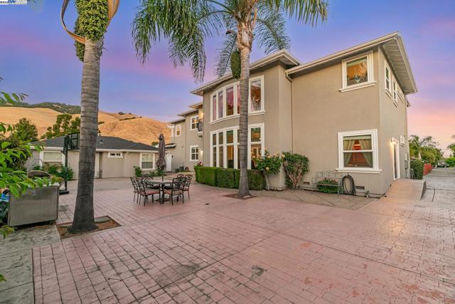 190 Pickering Ave, Fremont CA: https://media.crmls.org/mediaz/1098e554-4569-4a5d-8b5b-64e5ad1c248c.jpg