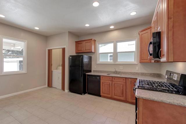 19 S Delaware Street, San Mateo CA: https://media.crmls.org/mediaz/109904c0-cbdd-491d-b201-19d4e6ebd9f3.jpg