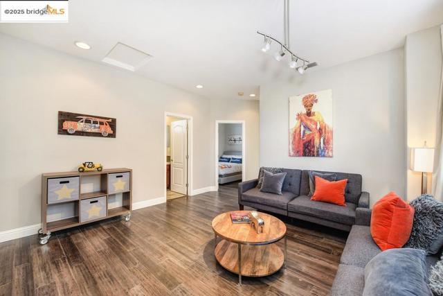 Image 18 of 43 For 390 Caravaggio Cir